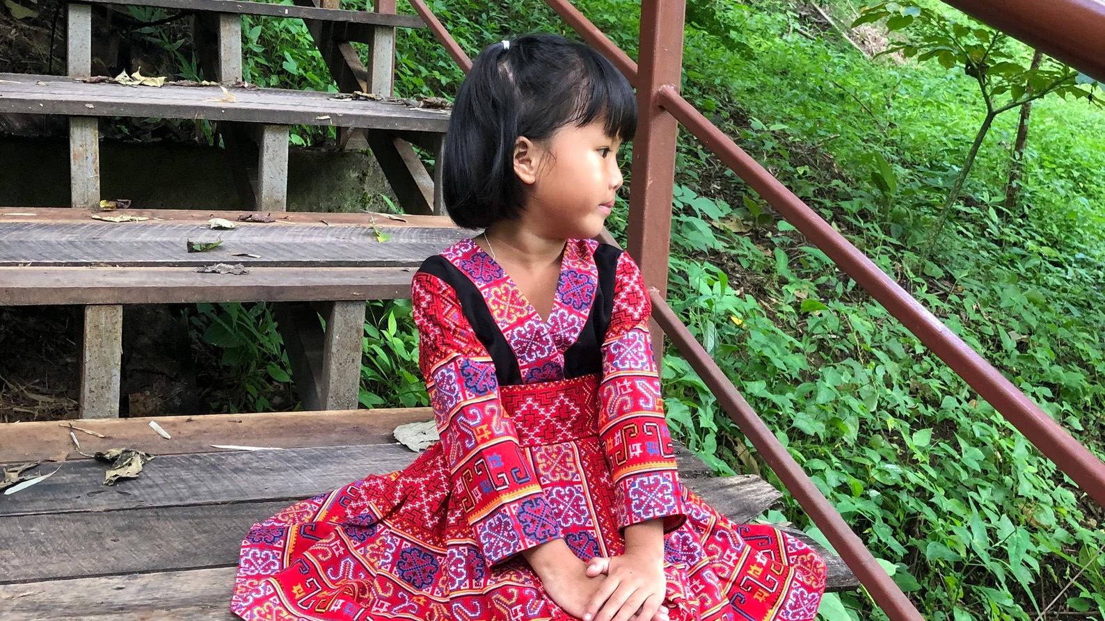 Lee Hmong Clothes photo